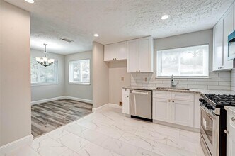 Building Photo - 6802 Glenray Dr