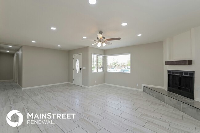 Building Photo - 3410 S Lakeside Pl