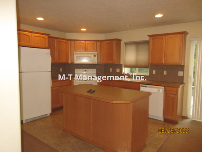 Foto del edificio - Spokane Valley rancher: 3 br/2 bath, islan...