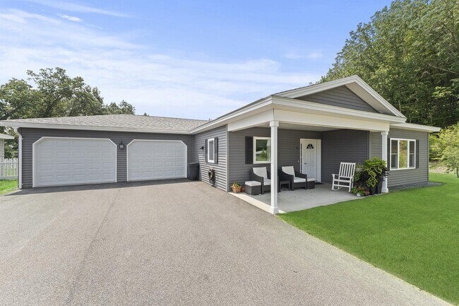 Building Photo - 24 Dogwood Dr