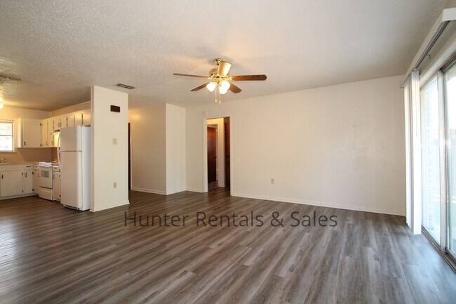 Building Photo - Delightful Three-Bedroom Cove Home