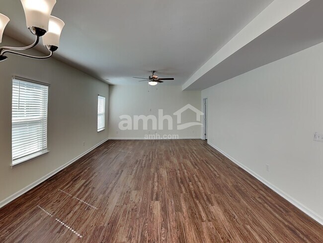 Foto del edificio - 5034 Twin River Dr