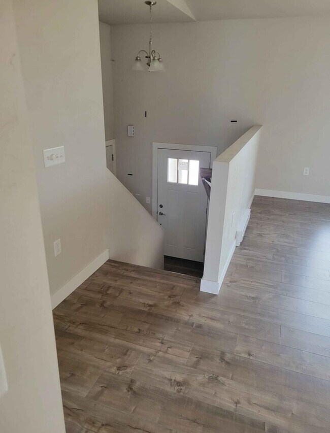 Building Photo - 747 E Ontario Ct