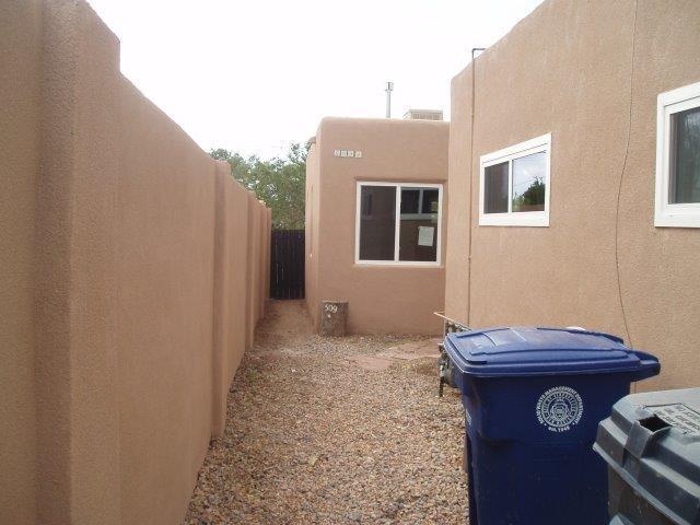 Building Photo - Remodeled Studio Apartment