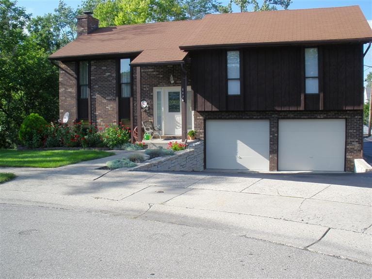 Primary Photo - 1176 Dennis Ln