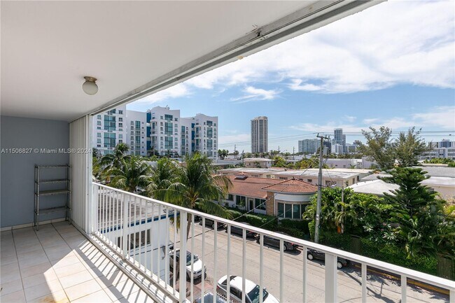 Foto del edificio - 7705 Abbott Ave