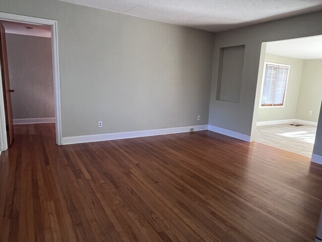 Building Photo - 12 S University Cir