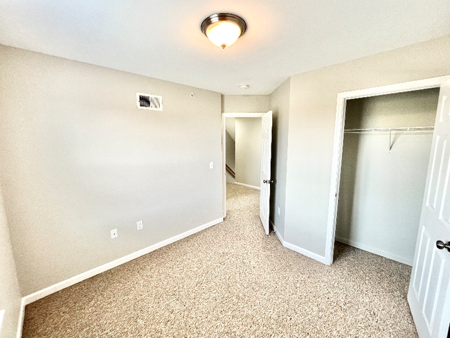 Building Photo - 123 High Pointe Dr