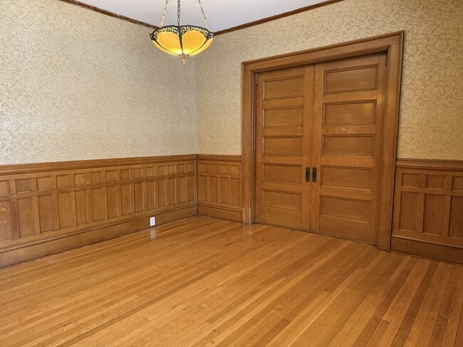 Building Photo - Hillview Off Campus Housing