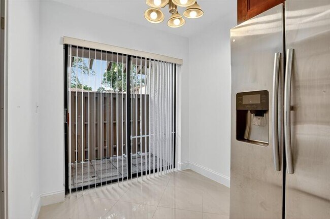 Foto del edificio - 3037 NW 48th Ave