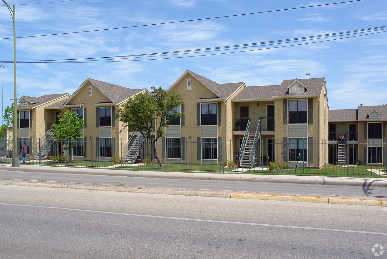 Primary Photo - Vista Verde II Apartments