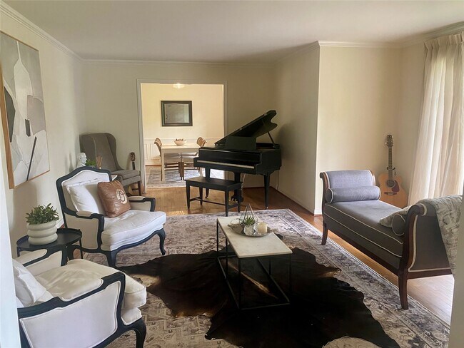 Foto del edificio - 11910 Laurie Ln