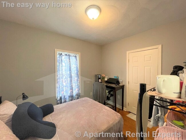 Building Photo - Somerville 4BR, 2 Baths - Stunning New reno