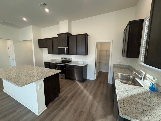 Foto del edificio - 2136 Norwood Ct