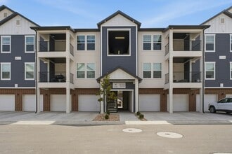 Building Photo - 858 Coulsen Dr