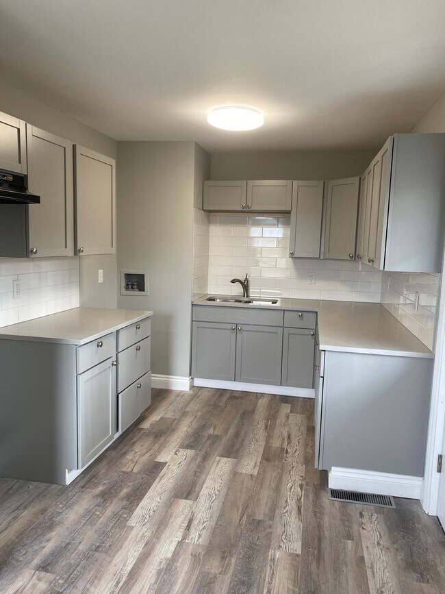 Foto del edificio - Updated 3 Bedroom 1 Bath Home Central Air ...