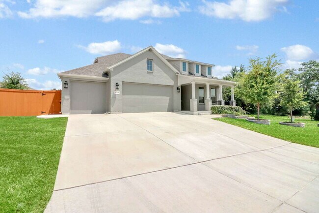 Foto del edificio - "Spacious 4-Bedroom Sanctuary with Cozy Fireplace in San Antonio's Prime Location!"