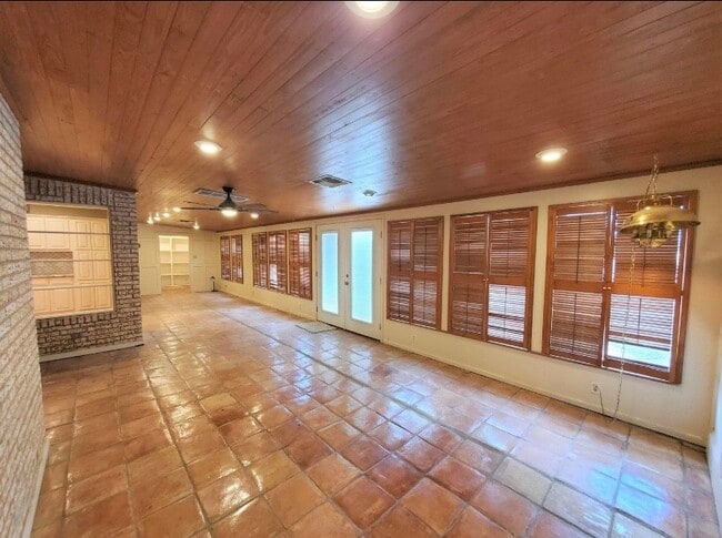 Building Photo - 21 Larkwood Ln