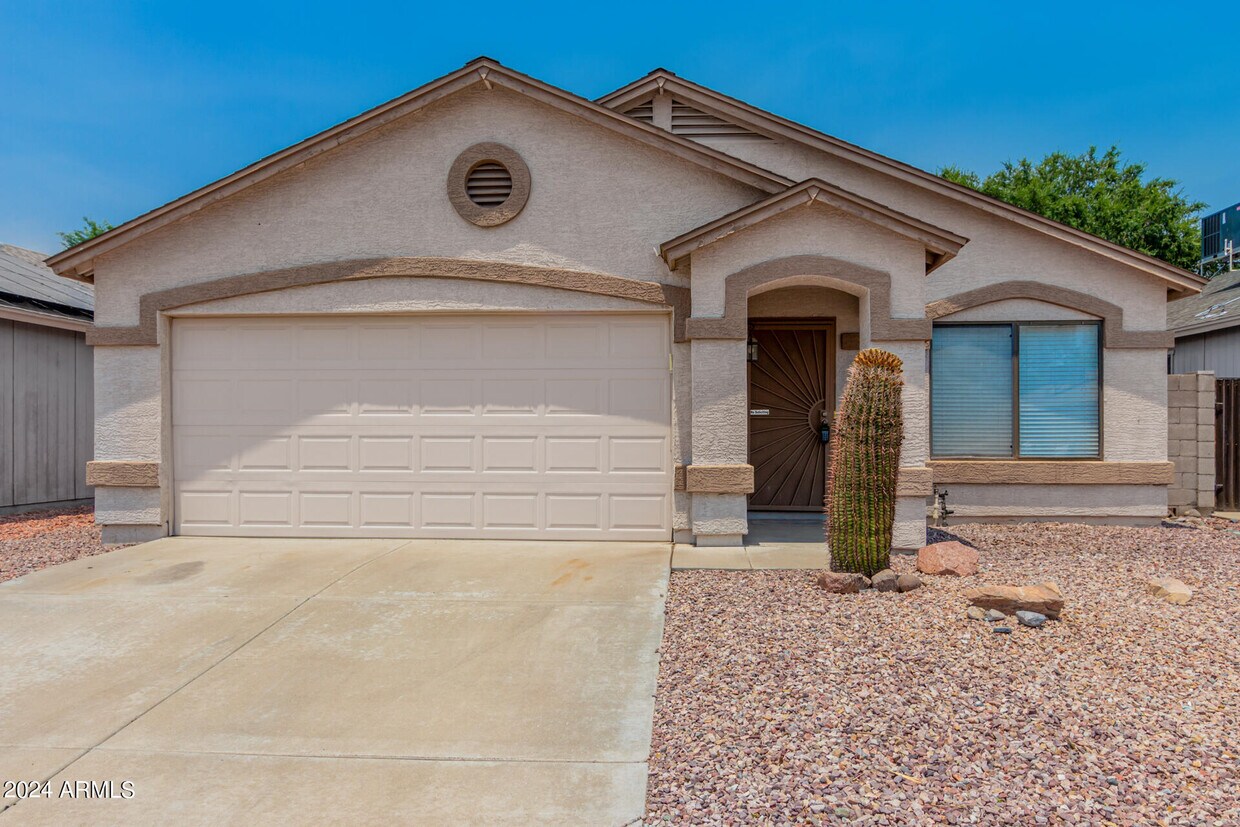Primary Photo - 3122 W Donald Dr