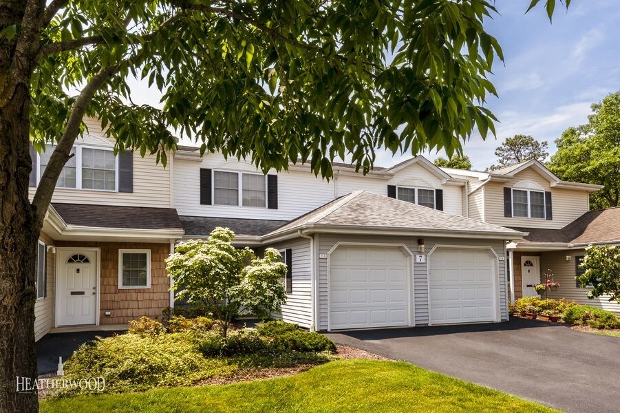 Mirror Pond Apartments Moriches, NY