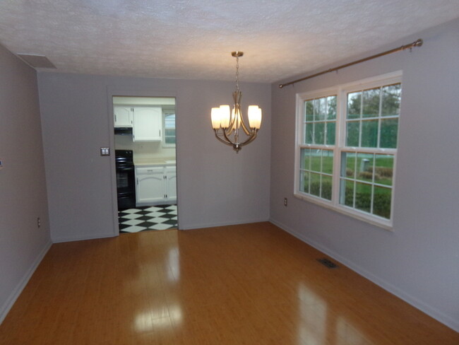 Building Photo - Updated 3 Bed 2.5 Bath Centerville Condo