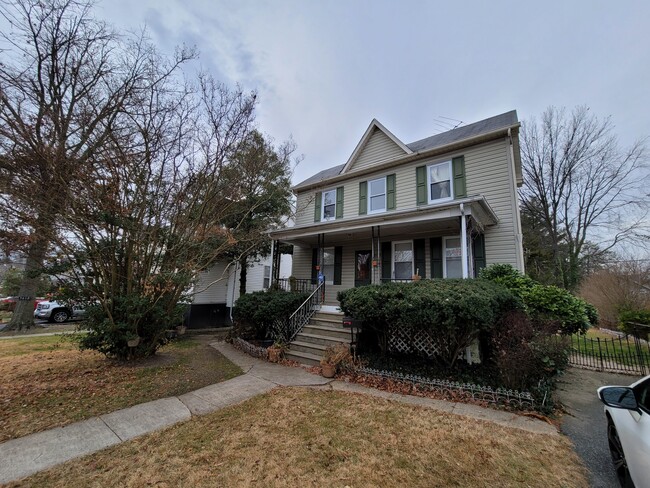 Building Photo - 5614 Birchwood Ave