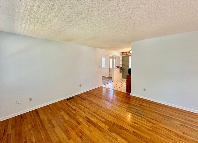 Building Photo - 5343 NW Glenn Ave
