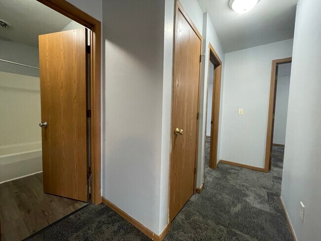 Foto del edificio - 302 Stone Creek Dr