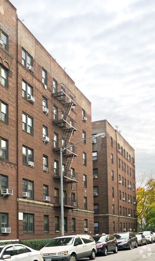 Foto principal - 829 E 10th St