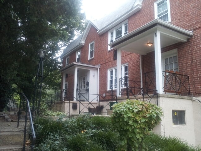 Foto del edificio - 7314 Devon St