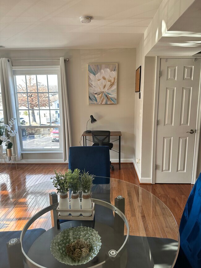 Building Photo - 1401 N Van Dorn St