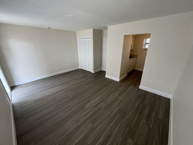 Building Photo - 1150 W Blue Heron Blvd