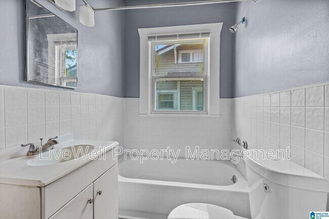 Building Photo - 1621 2nd Ct W