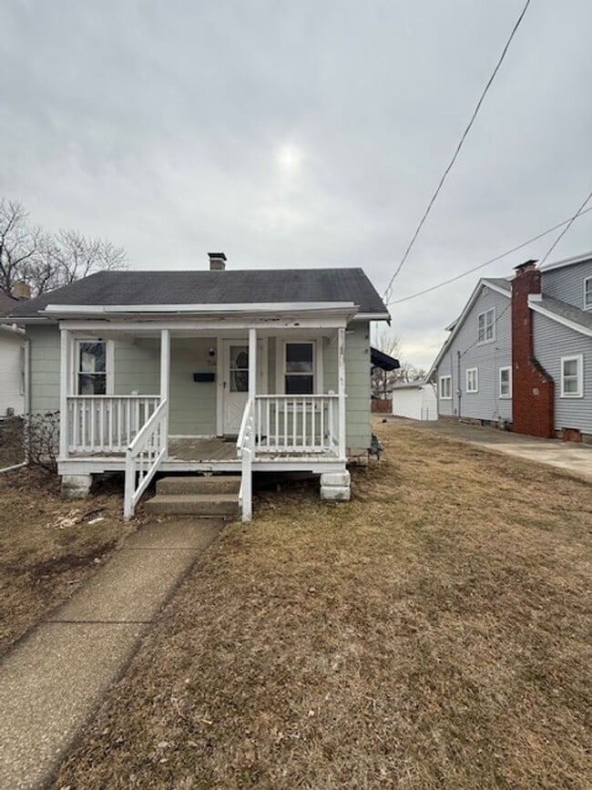 Building Photo - 724 E Gift Ave