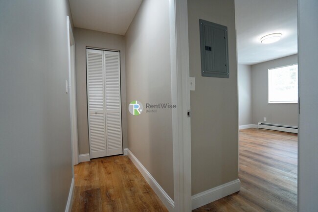 Building Photo - 975 Fellsway