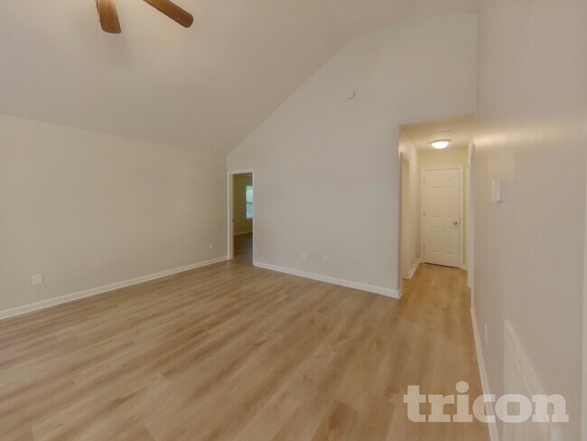 Foto del edificio - 1585 Kingston Dr