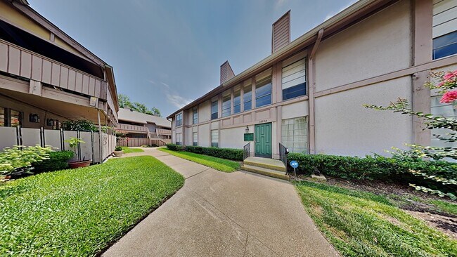 Photo - 10590 High Hollows Dr House