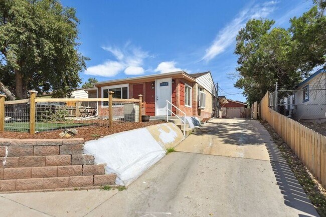 Building Photo - 3035 W 64th Ave