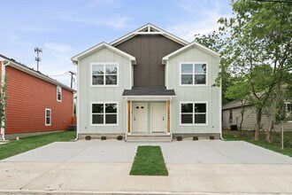 Building Photo - 1212 S 12th St