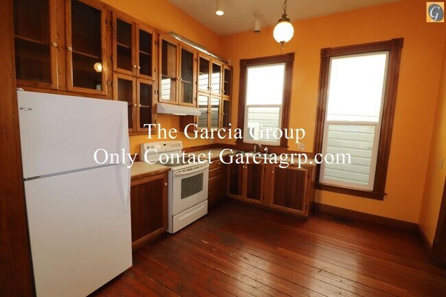 Foto del edificio - 3325 S Kelly Ave