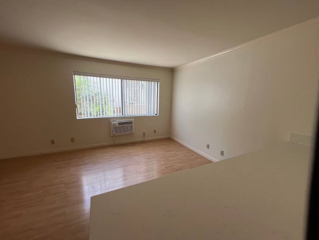 Foto del edificio - 625 E Cypress Ave