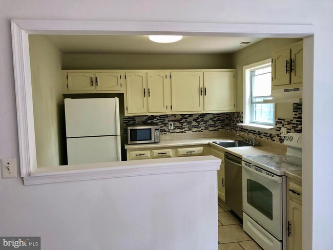 Building Photo - 9921 Blake Ln