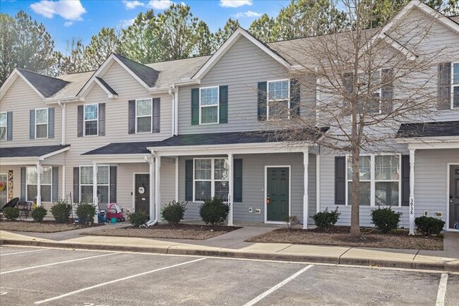 Building Photo - Beautiful 4 Bedroom Townhome in SE Raleigh!