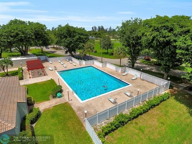 Foto del edificio - 3001 W Rolling Hills Cir