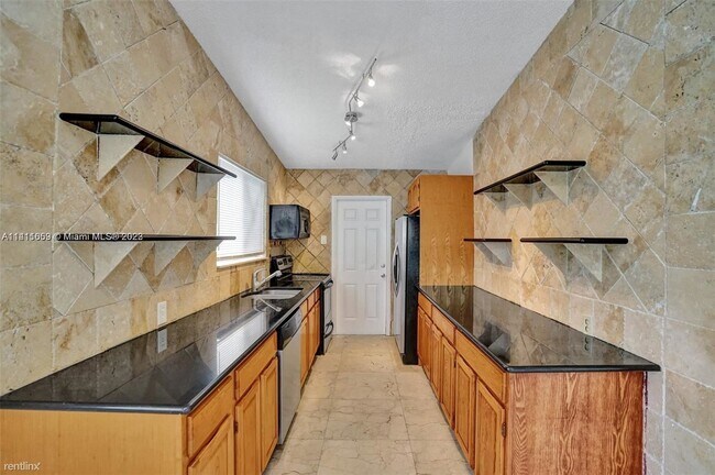 Foto del edificio - 3 br, 2 bath House - 2464 Rodman St # 2464