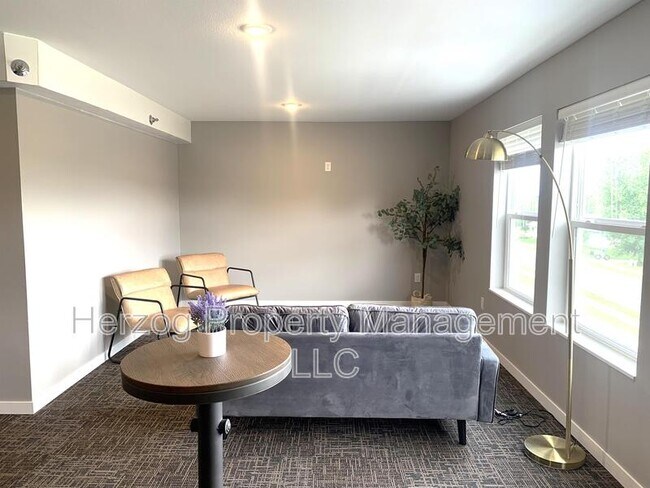 Foto del edificio - 601 17th Avenue Southwest