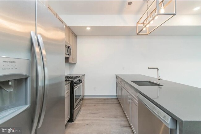 Building Photo - 411 W Berks St