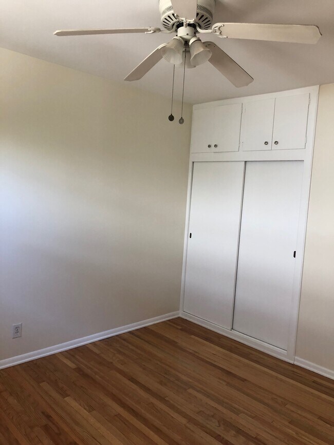 Bedroom - 2005 N Alvarado St