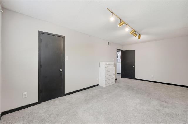 Foto del edificio - 7031 Holly Hill Dr