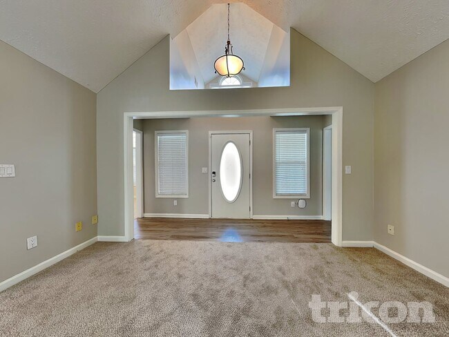 Foto del edificio - 2051 Meadowglen Ln